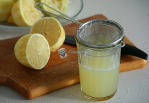 Добавляем сок лимона