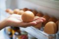 почему яйца нельзя хранить в холодильнике