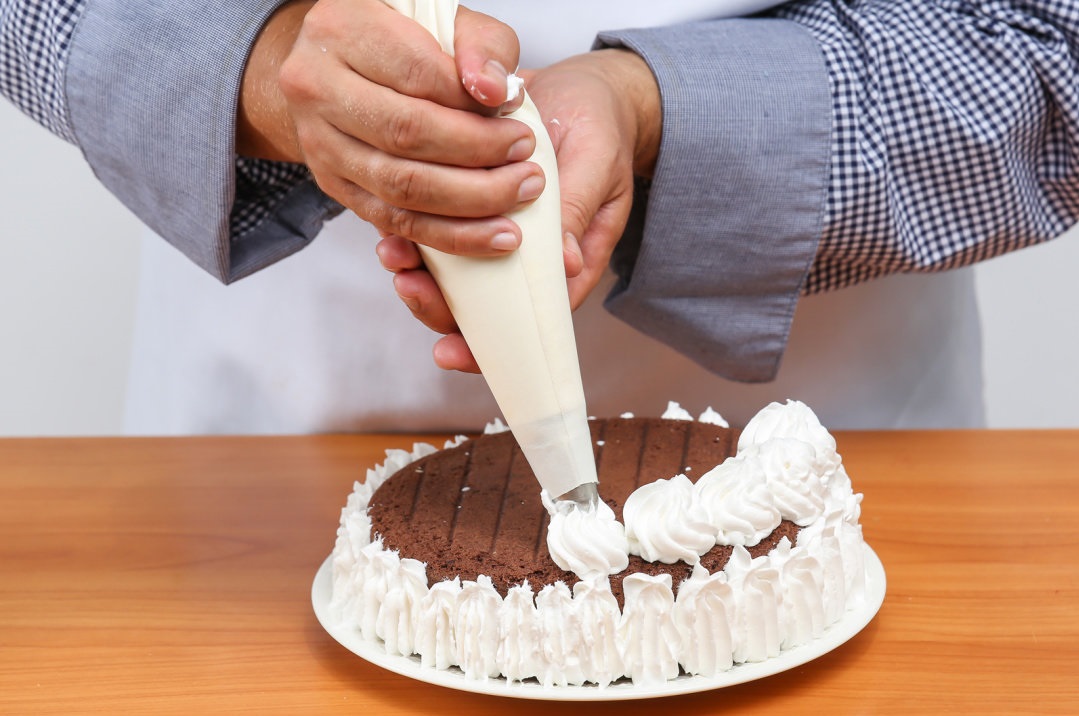 Как украшать торт кондитерским шприцом