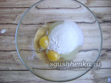 яйца и сахарная пудра