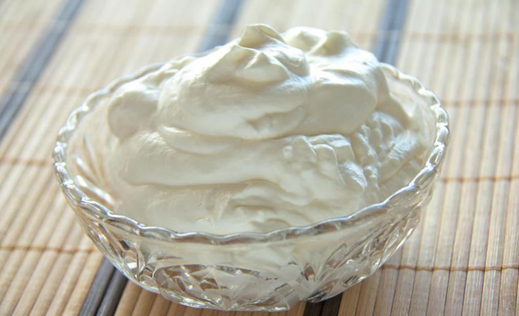Как взбить сливки 33 в крепкую пену для торта с сахаром, чтобы получился густой крем