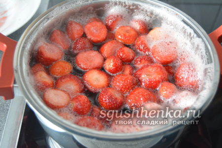 проварить ягоды