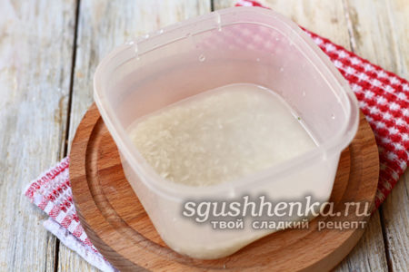 промыть рис в воде