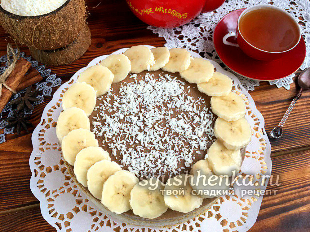 банановый торт без выпечки с печеньем, сметаной, желатином и творогом