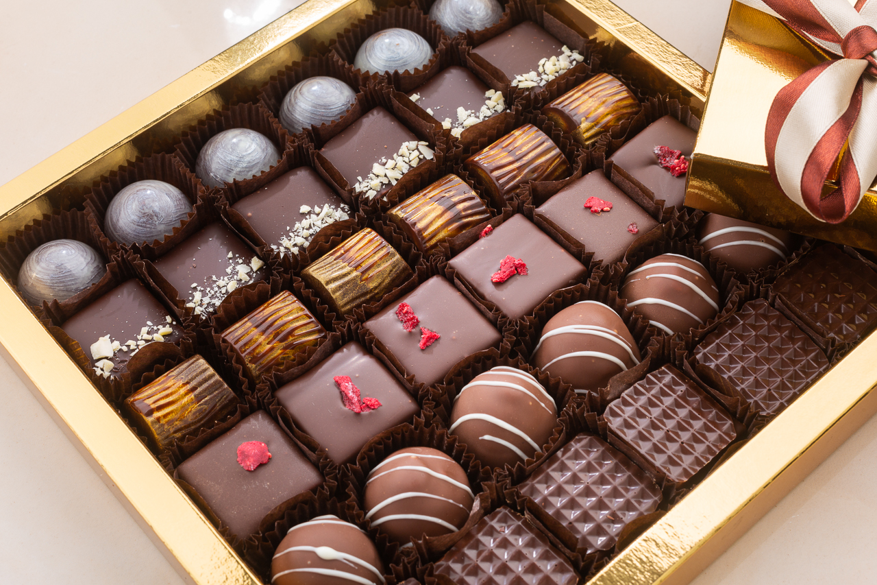 Лучший шоколад в москве. Коробка конфет. Конфеты в коробках. Красивые конфеты. Красивые коробки конфет.